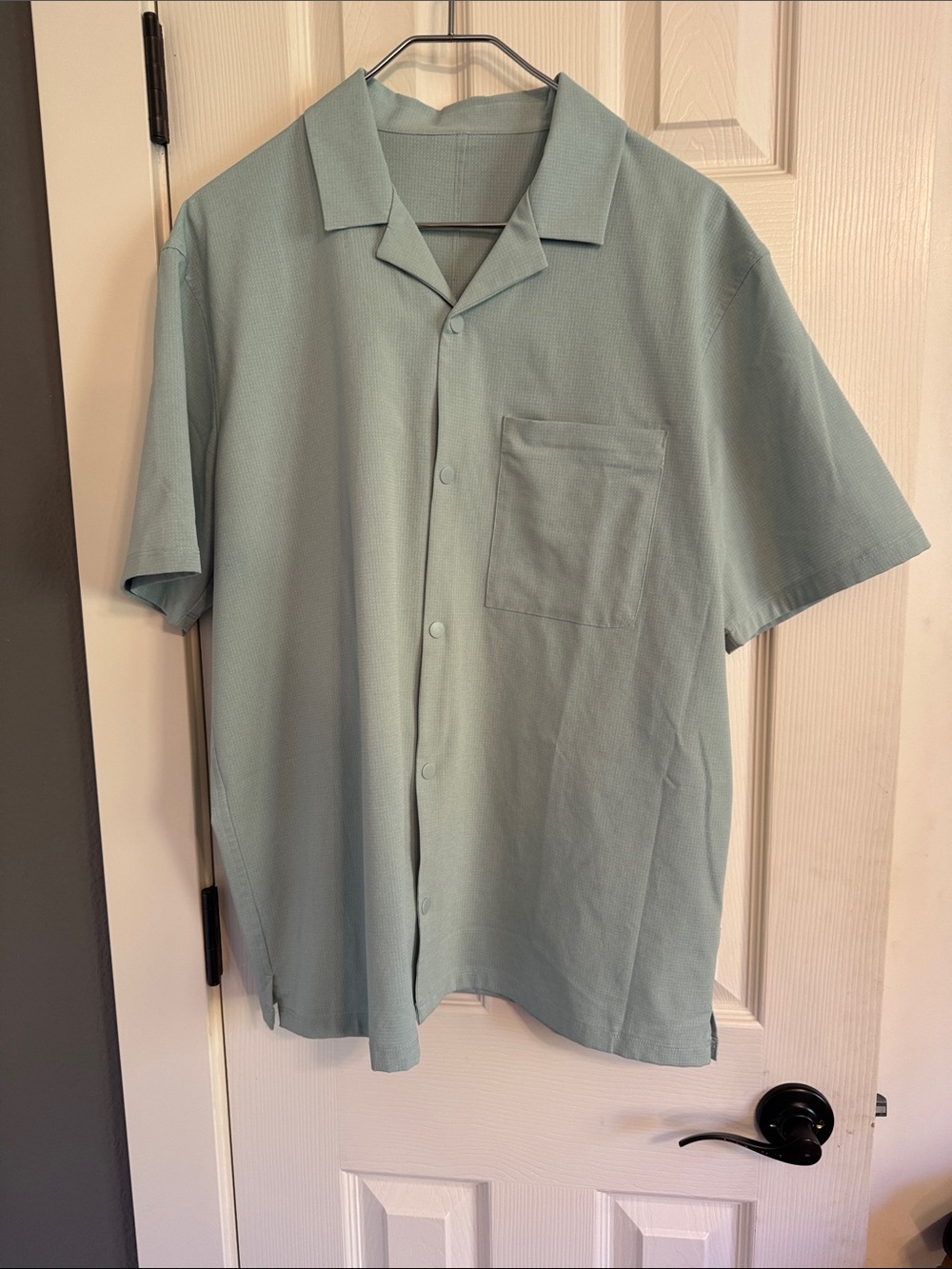Lululemon short sleeve snap up casual shirt in men’s XL